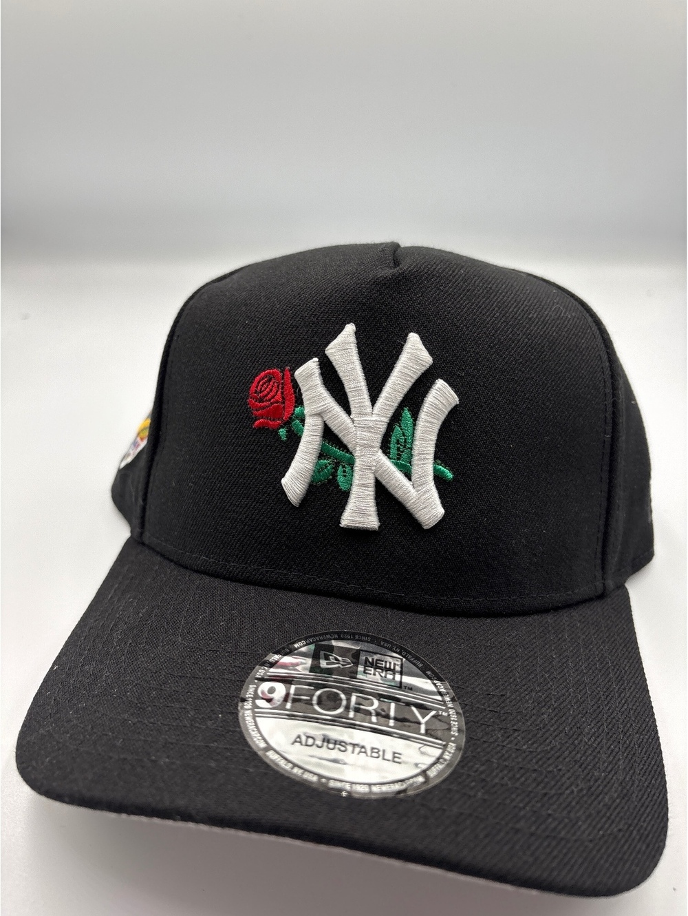 New Era 9FORTY Adjustable New York Yankees Black Baseball Cap with Rose